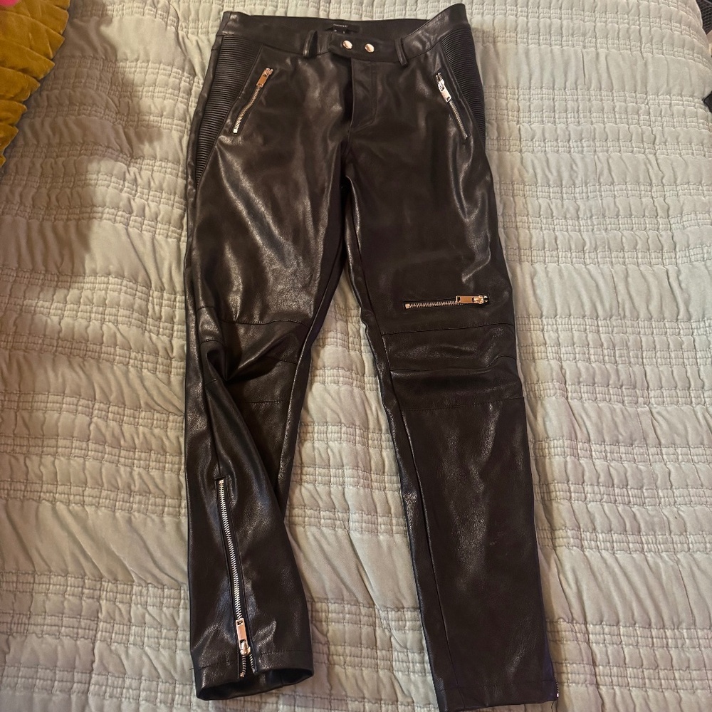 FOREVER 21 SZ: L faux leather skinny moto pants
